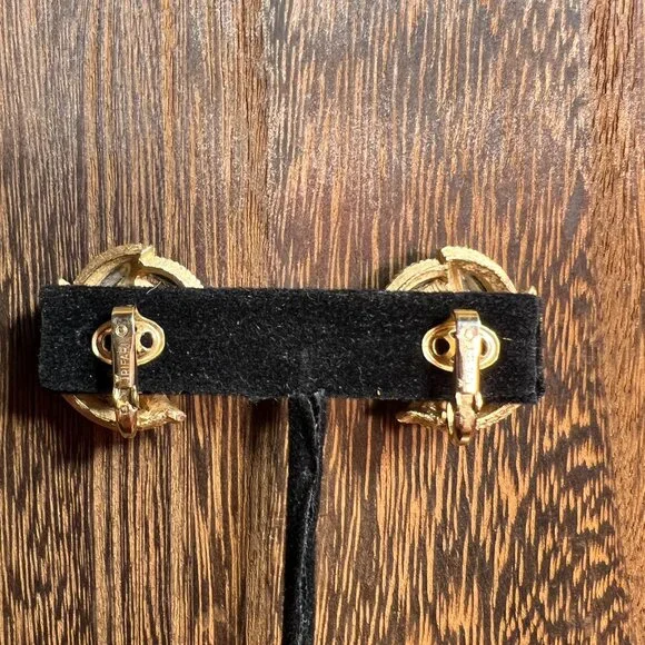 Vintage Crown Trifari Goldtone Clip Earrings, Black Glass Details - Picture 2 of 7